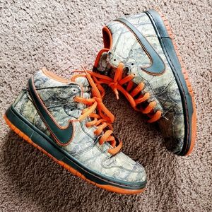 Sb dunks real camo good condition..box available